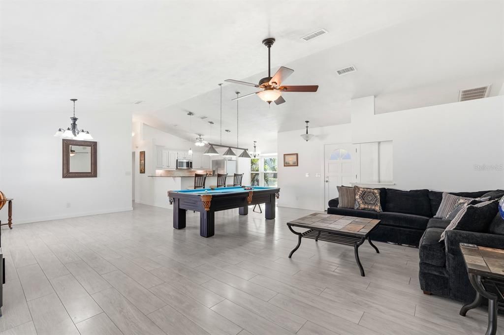 En Venta: $384,900 (3 camas, 2 baños, 1611 Pies cuadrados)