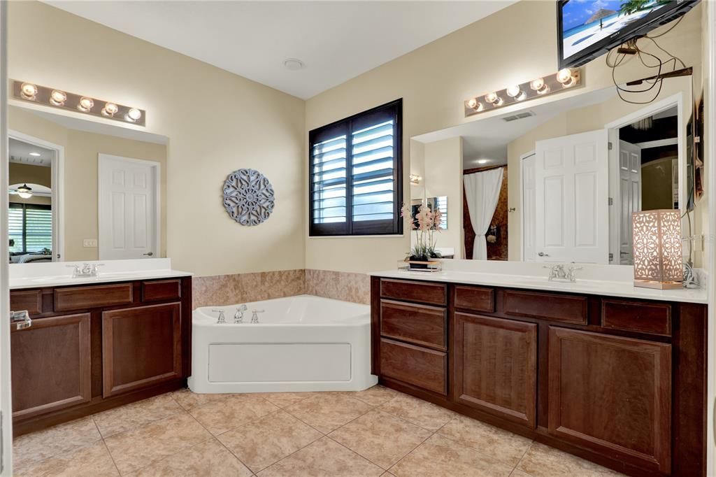 For Sale: $865,000 (5 beds, 3 baths, 3465 Square Feet)