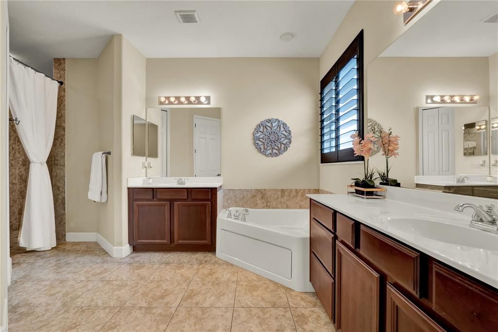 For Sale: $865,000 (5 beds, 3 baths, 3465 Square Feet)