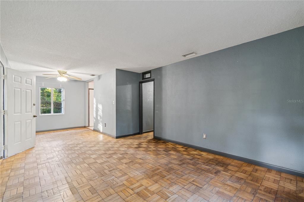 待售: $225,000 (3 贝兹, 1 浴室, 1166 平方英尺)