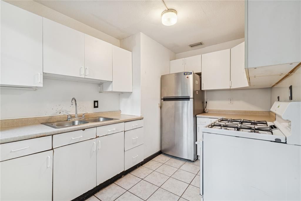 待售: $225,000 (3 贝兹, 1 浴室, 1166 平方英尺)