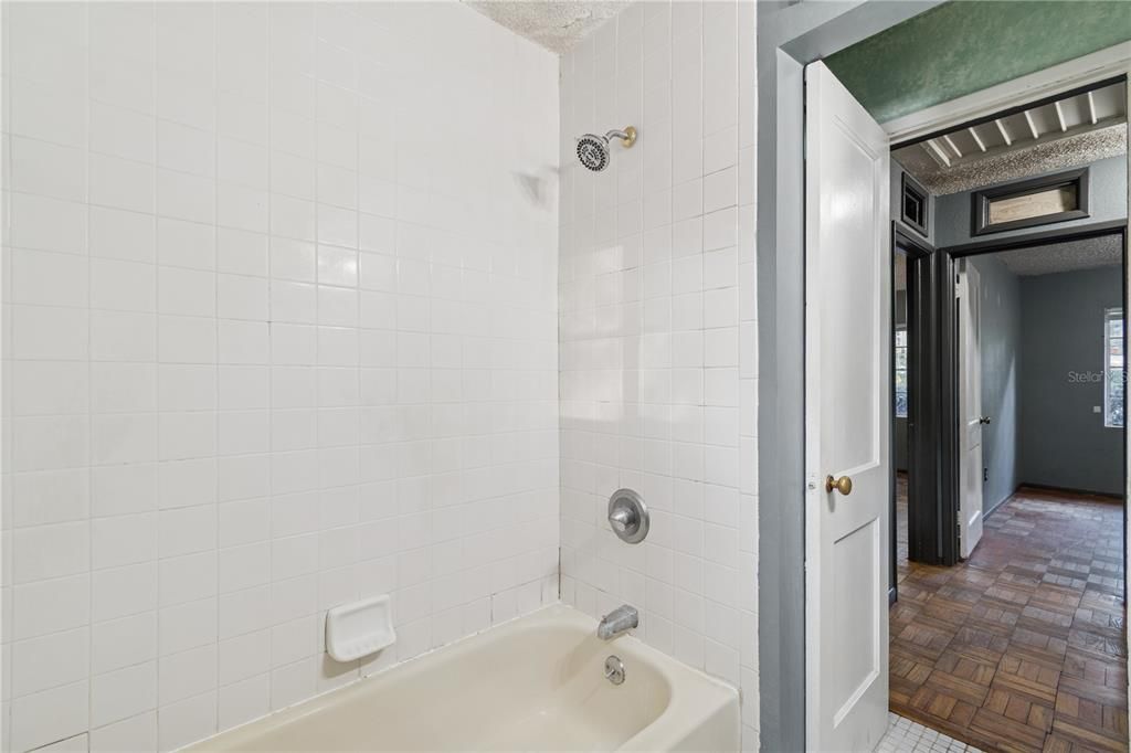 待售: $225,000 (3 贝兹, 1 浴室, 1166 平方英尺)