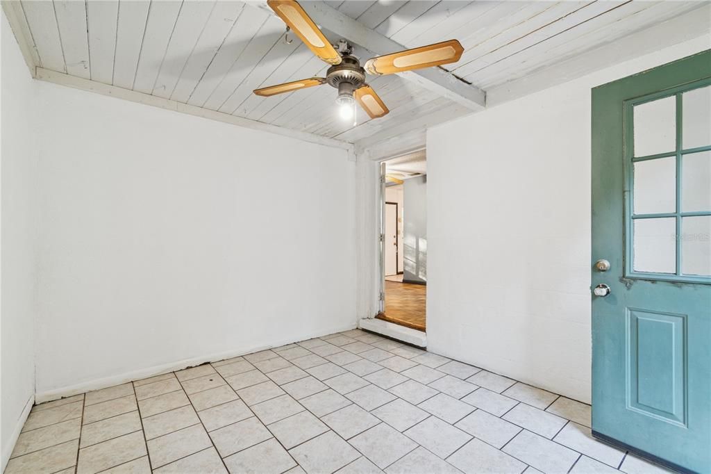 待售: $225,000 (3 贝兹, 1 浴室, 1166 平方英尺)