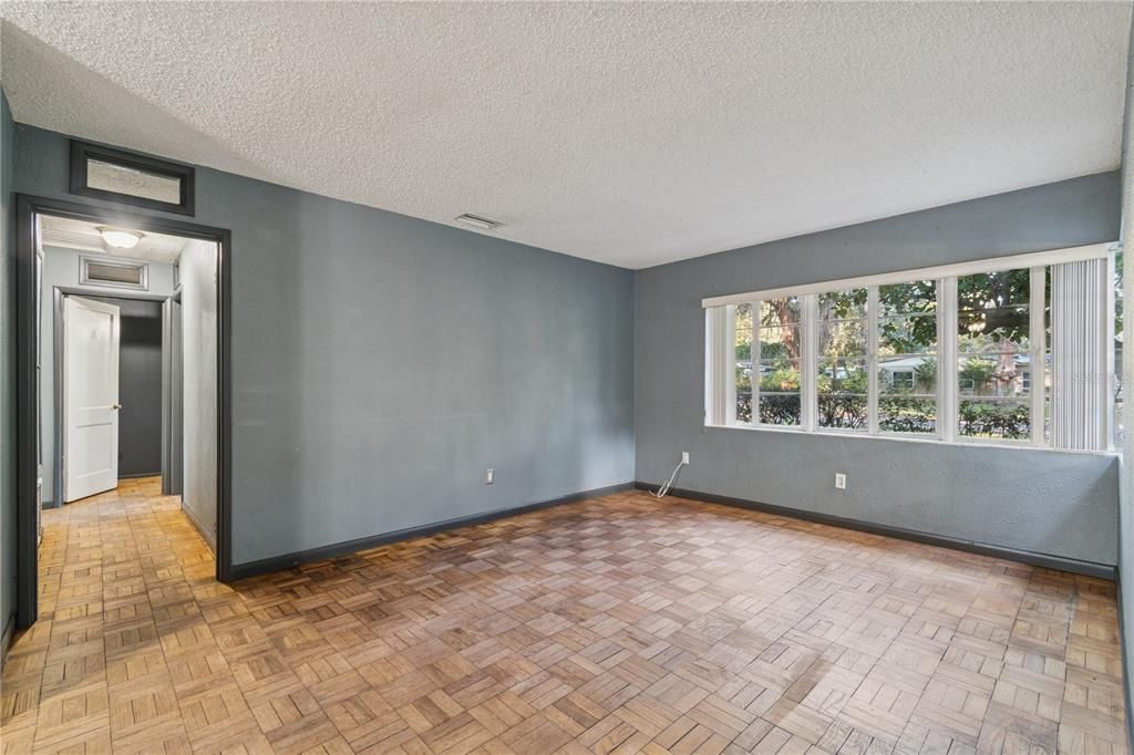 待售: $225,000 (3 贝兹, 1 浴室, 1166 平方英尺)