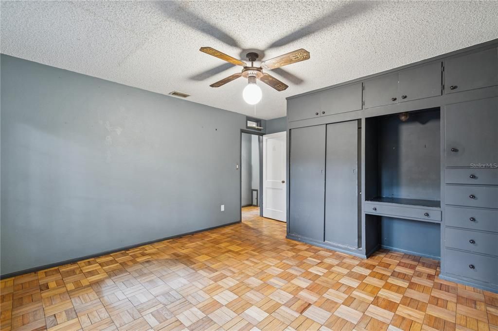 待售: $225,000 (3 贝兹, 1 浴室, 1166 平方英尺)