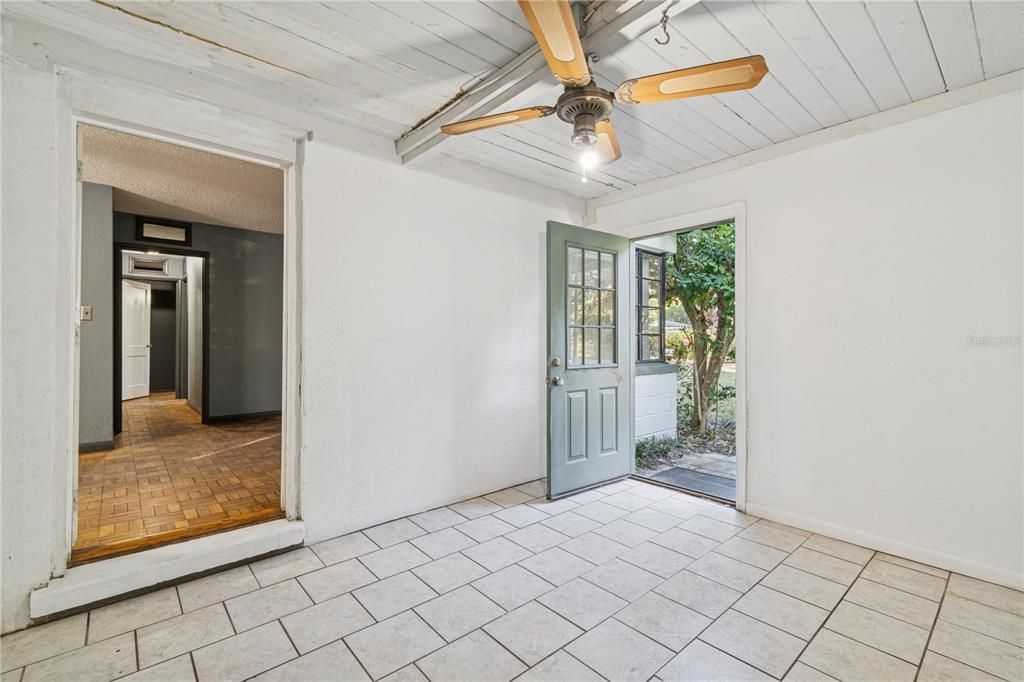 待售: $225,000 (3 贝兹, 1 浴室, 1166 平方英尺)