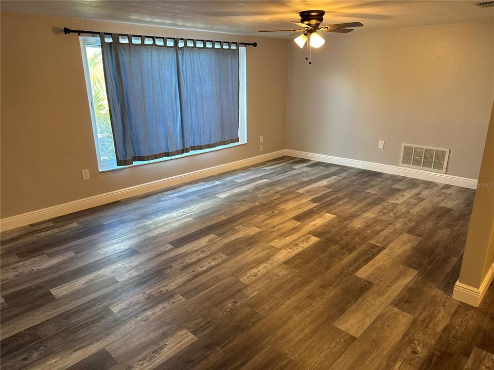 В аренду: $1,900 (3 спален, 2 ванн, 1394 Квадратных фут)