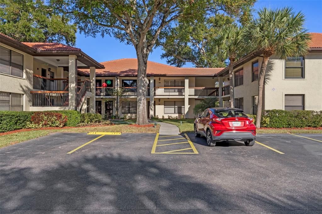 For Sale: $164,500 (1 beds, 1 baths, 760 Square Feet)