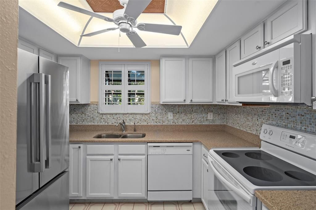 For Sale: $164,500 (1 beds, 1 baths, 760 Square Feet)