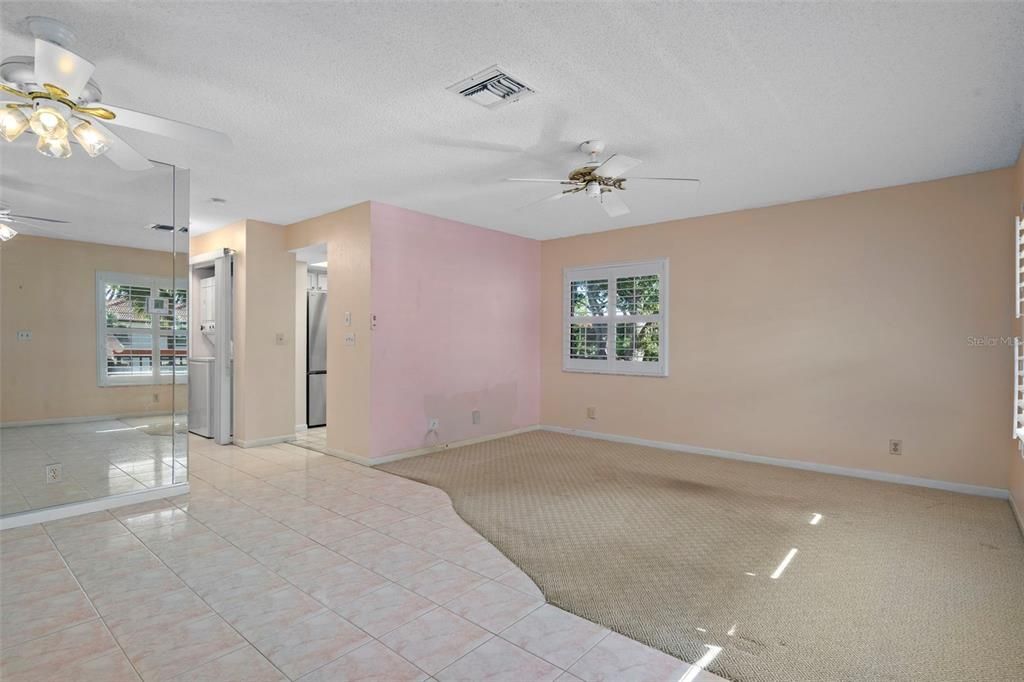 For Sale: $164,500 (1 beds, 1 baths, 760 Square Feet)