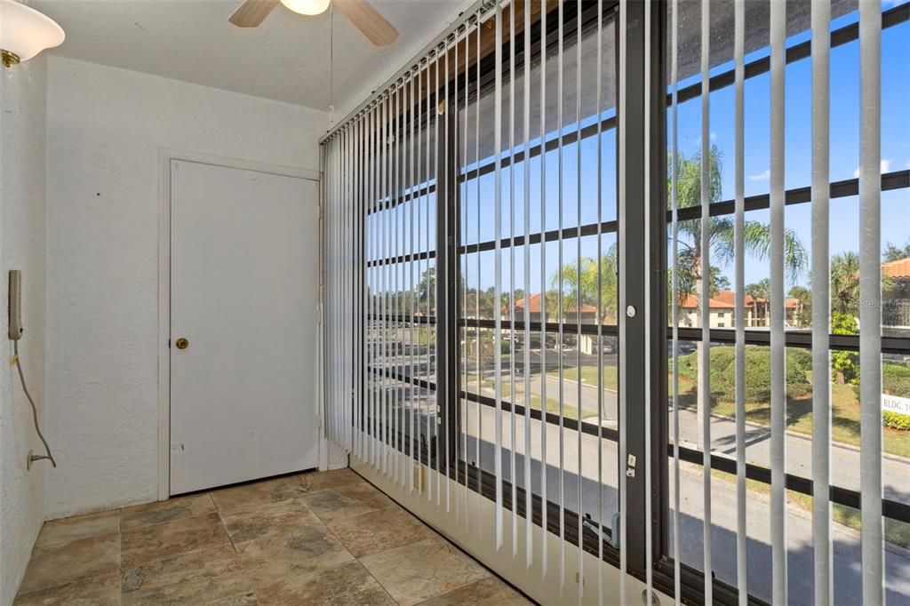 For Sale: $164,500 (1 beds, 1 baths, 760 Square Feet)