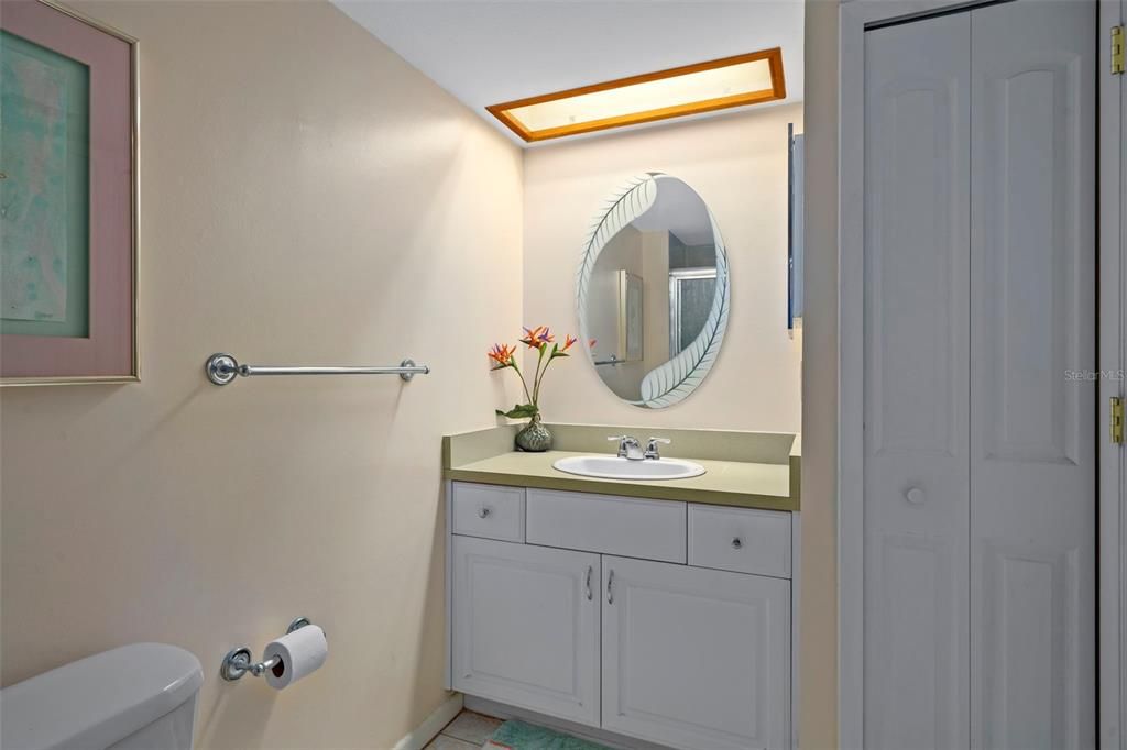 For Sale: $164,500 (1 beds, 1 baths, 760 Square Feet)