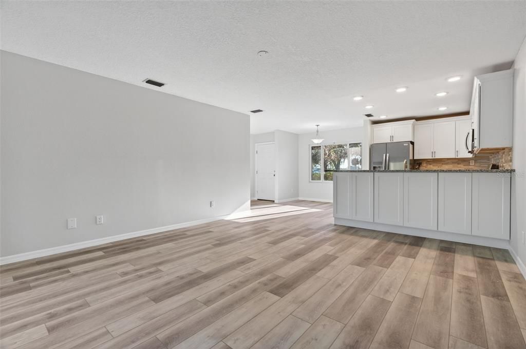 For Sale: $179,900 (2 beds, 2 baths, 1584 Square Feet)