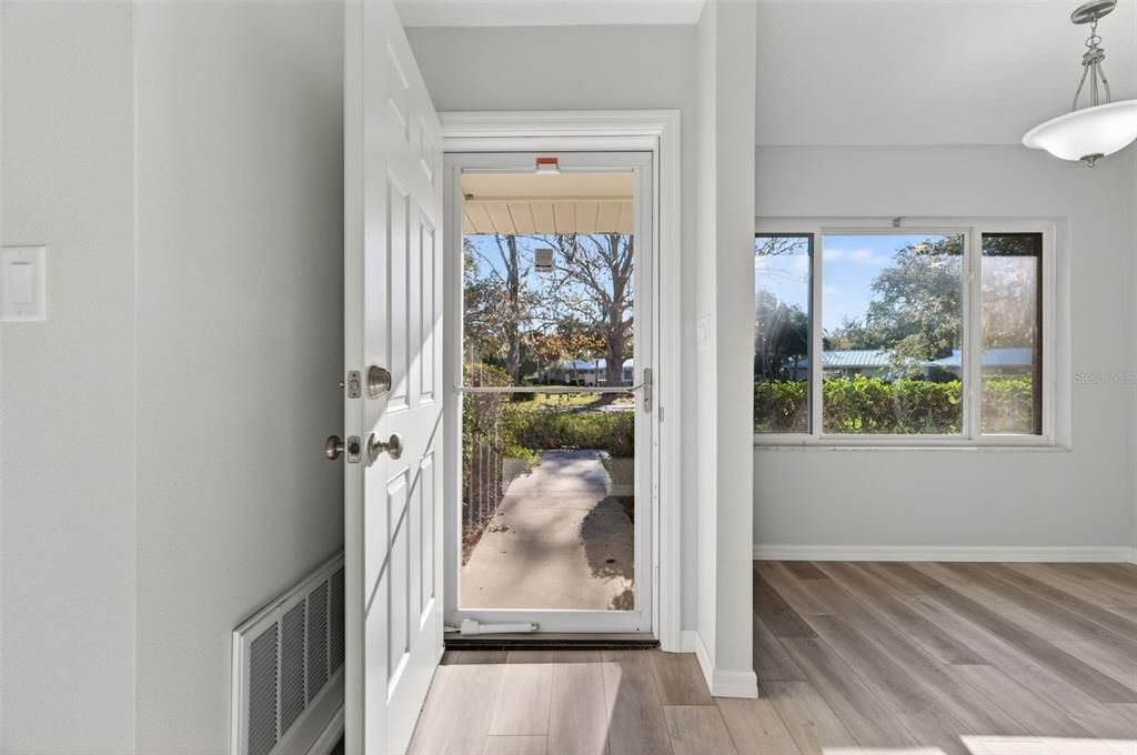 For Sale: $179,900 (2 beds, 2 baths, 1584 Square Feet)