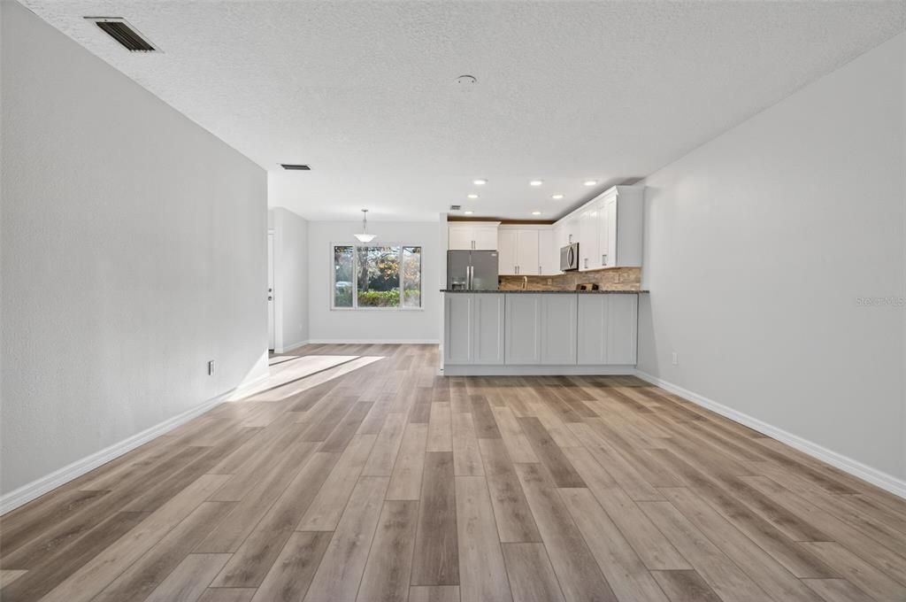 For Sale: $179,900 (2 beds, 2 baths, 1584 Square Feet)