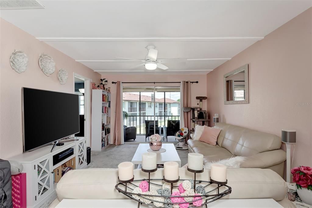 For Sale: $149,800 (2 beds, 2 baths, 860 Square Feet)