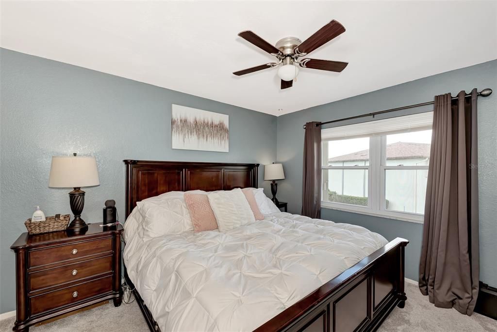 For Sale: $149,800 (2 beds, 2 baths, 860 Square Feet)