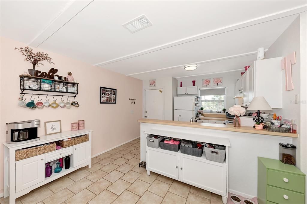 For Sale: $149,800 (2 beds, 2 baths, 860 Square Feet)