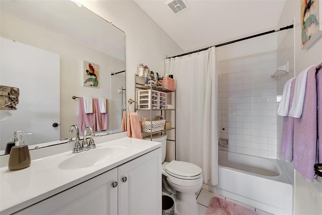 For Sale: $149,800 (2 beds, 2 baths, 860 Square Feet)