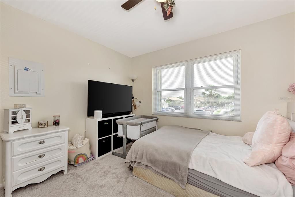 For Sale: $149,800 (2 beds, 2 baths, 860 Square Feet)