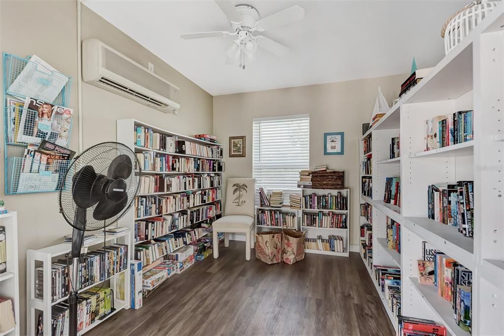 For Sale: $149,800 (2 beds, 2 baths, 860 Square Feet)