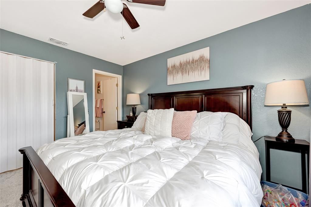 For Sale: $149,800 (2 beds, 2 baths, 860 Square Feet)