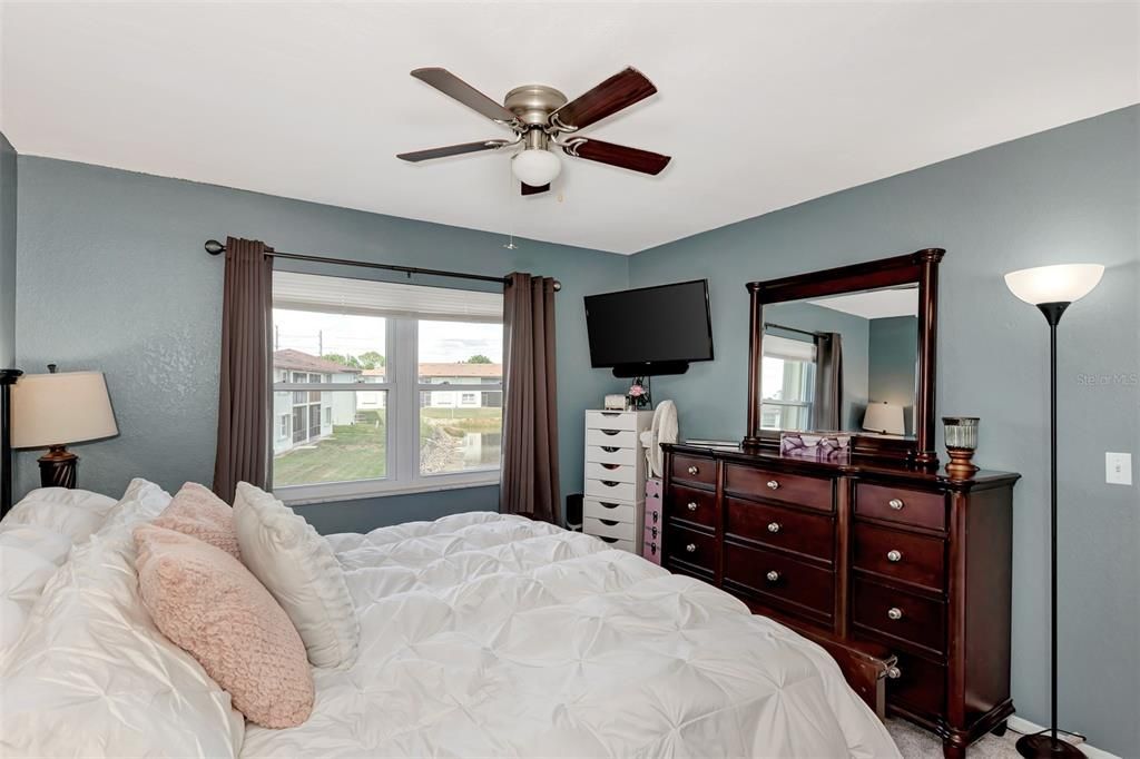 For Sale: $149,800 (2 beds, 2 baths, 860 Square Feet)