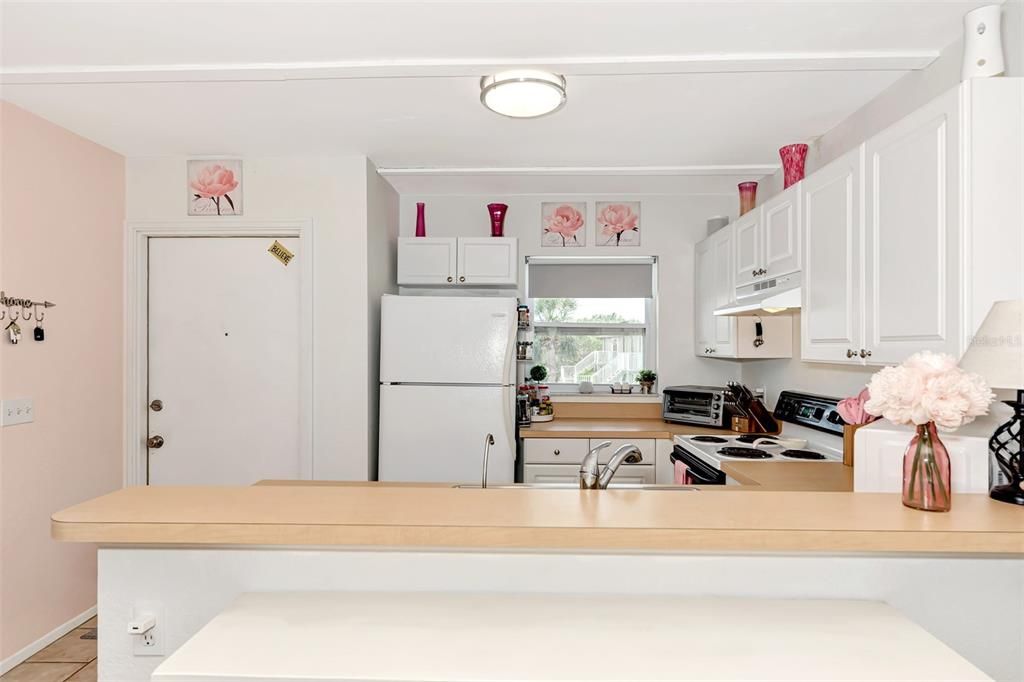 For Sale: $149,800 (2 beds, 2 baths, 860 Square Feet)