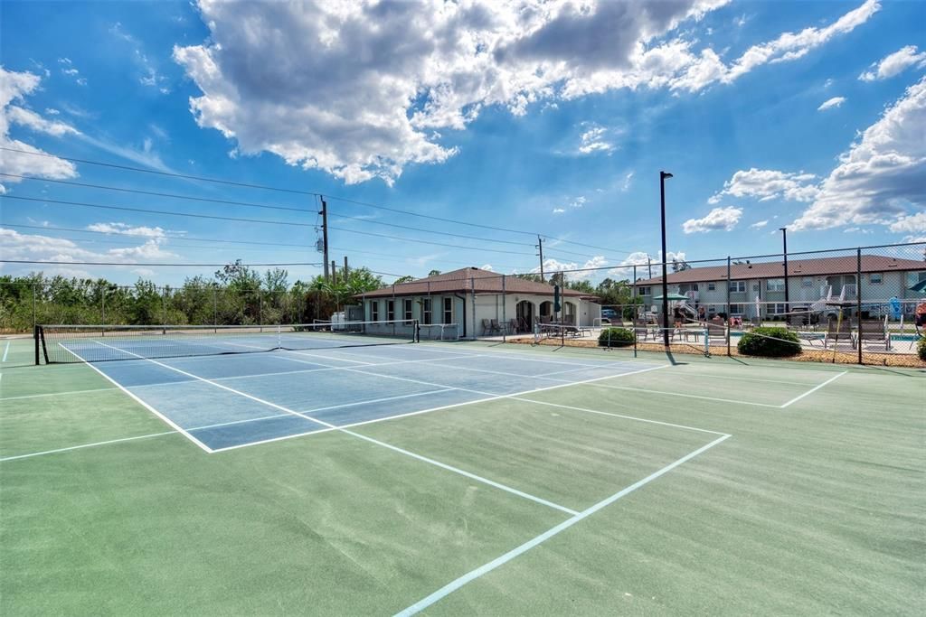 For Sale: $149,800 (2 beds, 2 baths, 860 Square Feet)