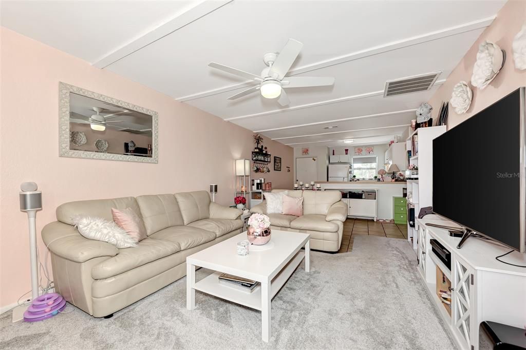 For Sale: $149,800 (2 beds, 2 baths, 860 Square Feet)
