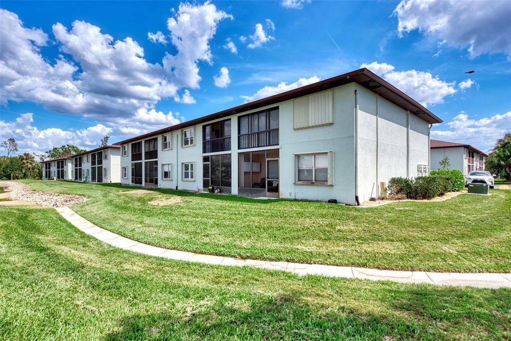 For Sale: $149,800 (2 beds, 2 baths, 860 Square Feet)