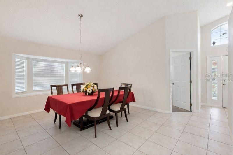 На продажу: $430,000 (5 спален, 3 ванн, 1960 Квадратных фут)