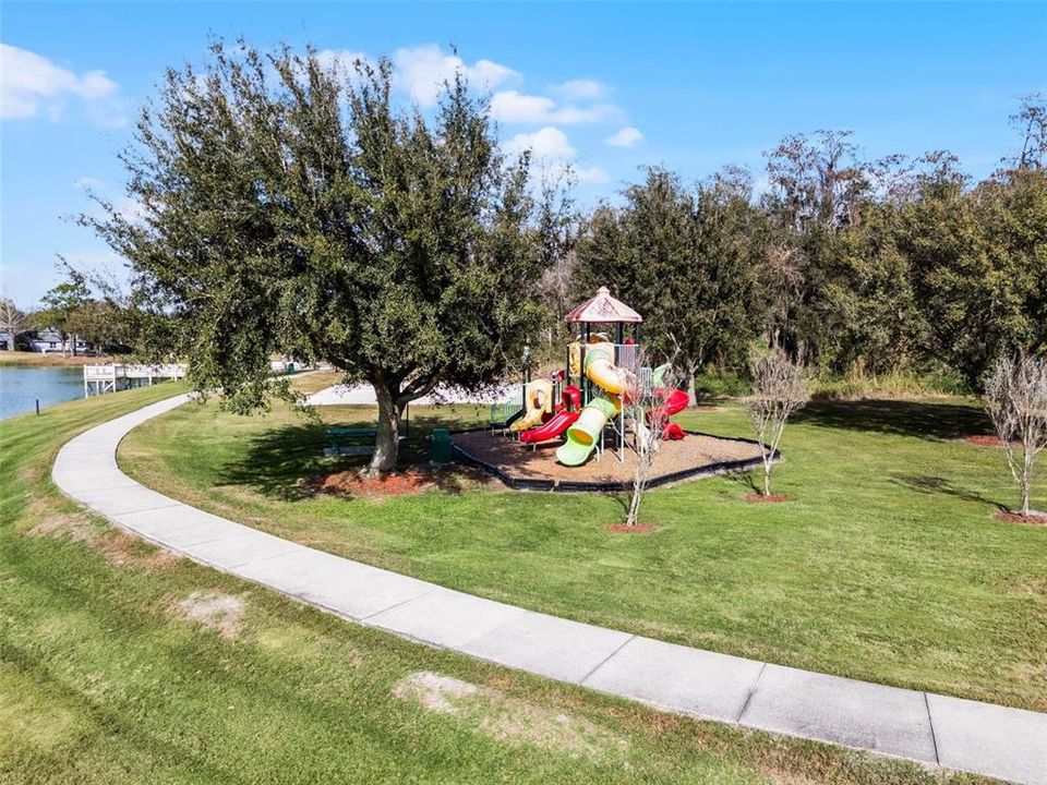 На продажу: $430,000 (5 спален, 3 ванн, 1960 Квадратных фут)