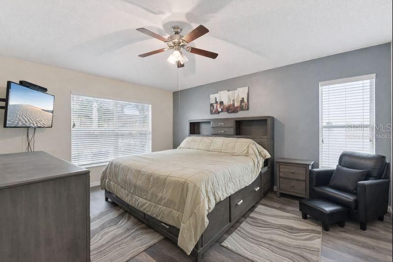 На продажу: $430,000 (5 спален, 3 ванн, 1960 Квадратных фут)