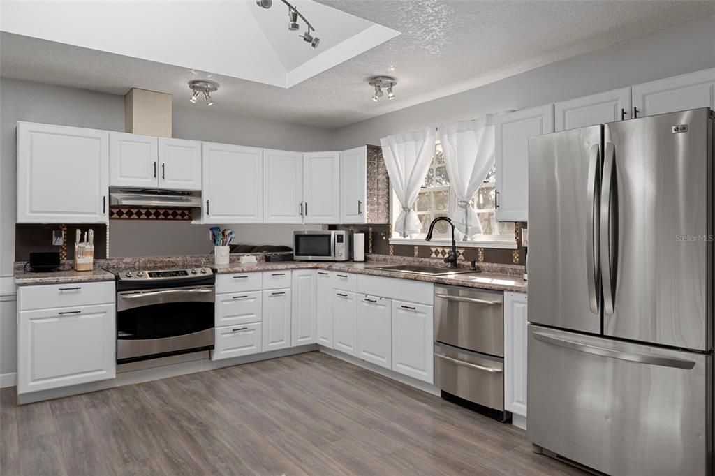 For Sale: $385,000 (3 beds, 2 baths, 2109 Square Feet)