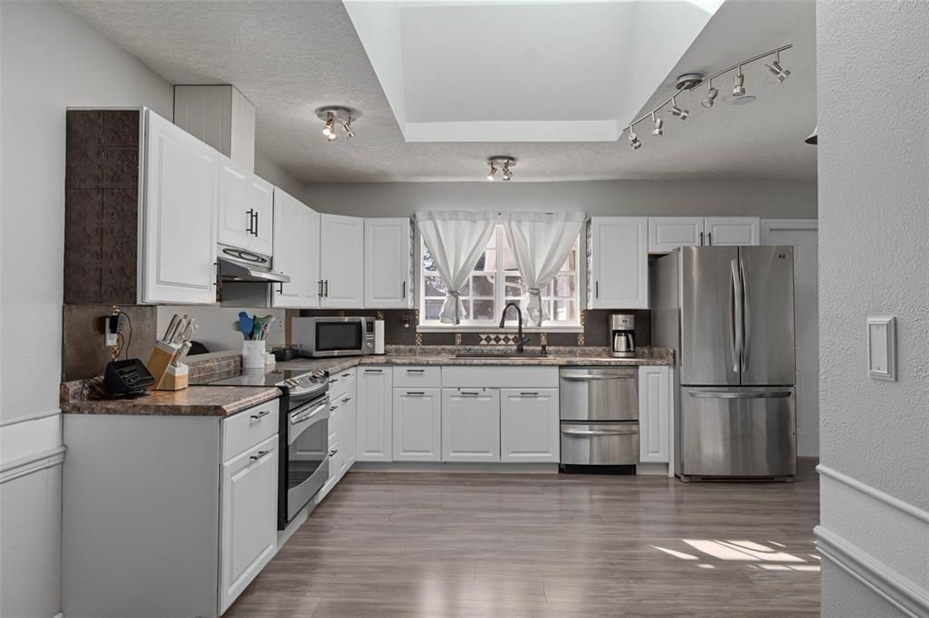 For Sale: $385,000 (3 beds, 2 baths, 2109 Square Feet)