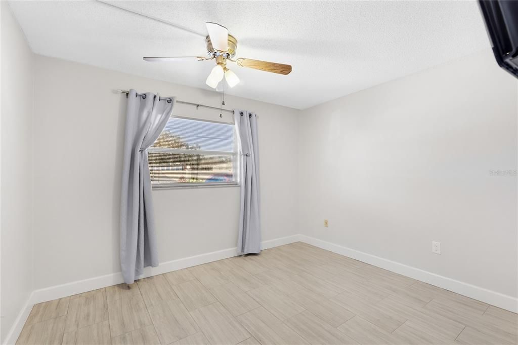 For Sale: $199,000 (2 beds, 2 baths, 951 Square Feet)
