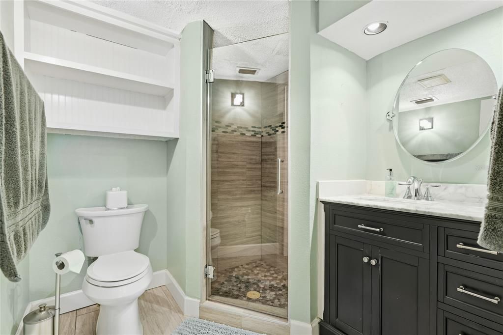 For Sale: $199,000 (2 beds, 2 baths, 951 Square Feet)