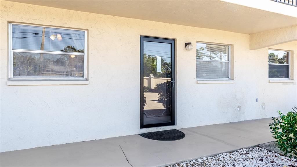 For Sale: $199,000 (2 beds, 2 baths, 951 Square Feet)