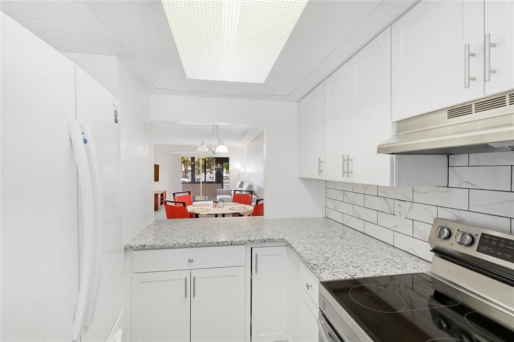 For Sale: $199,000 (2 beds, 2 baths, 951 Square Feet)