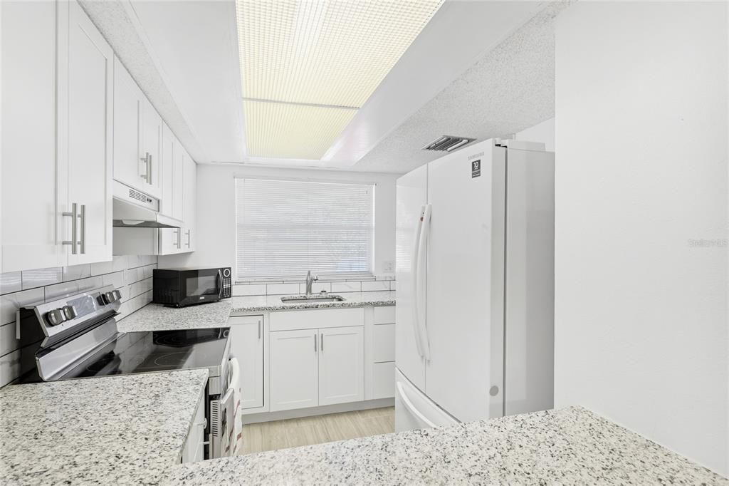 For Sale: $199,000 (2 beds, 2 baths, 951 Square Feet)