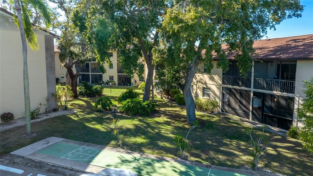 For Sale: $199,000 (2 beds, 2 baths, 951 Square Feet)