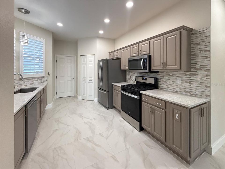 待售: $319,000 (2 贝兹, 2 浴室, 1709 平方英尺)