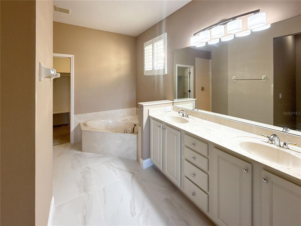 待售: $319,000 (2 贝兹, 2 浴室, 1709 平方英尺)