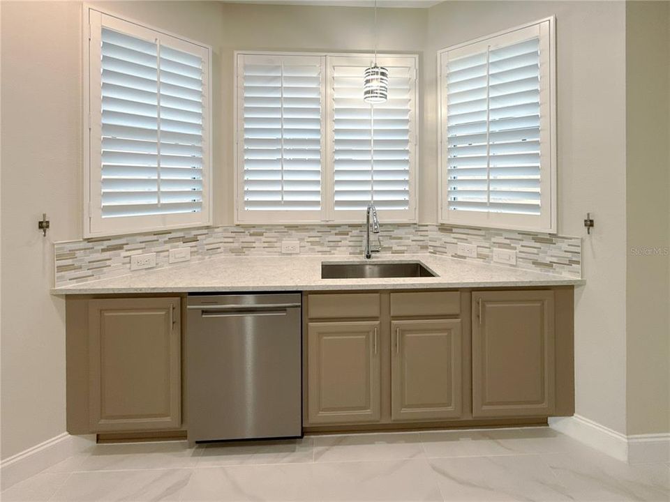 待售: $319,000 (2 贝兹, 2 浴室, 1709 平方英尺)