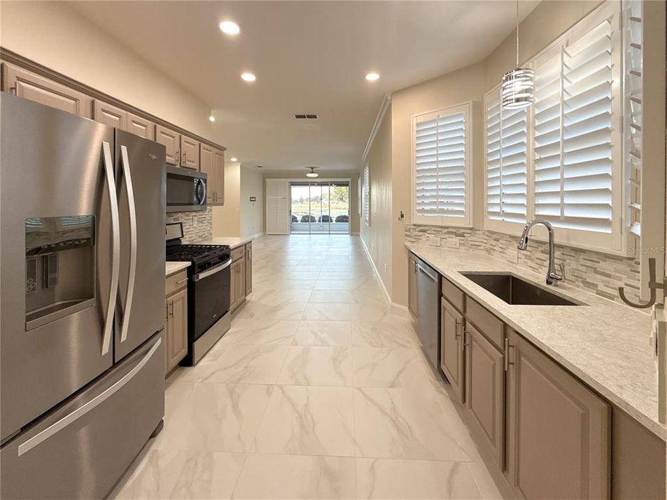 待售: $319,000 (2 贝兹, 2 浴室, 1709 平方英尺)