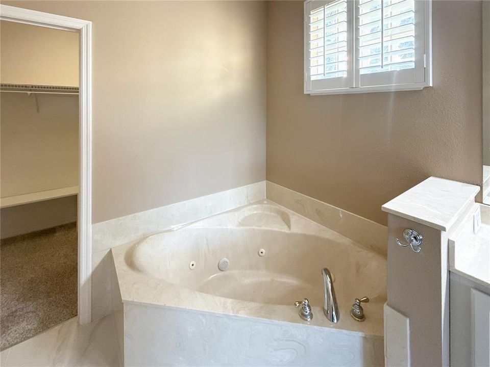 待售: $319,000 (2 贝兹, 2 浴室, 1709 平方英尺)