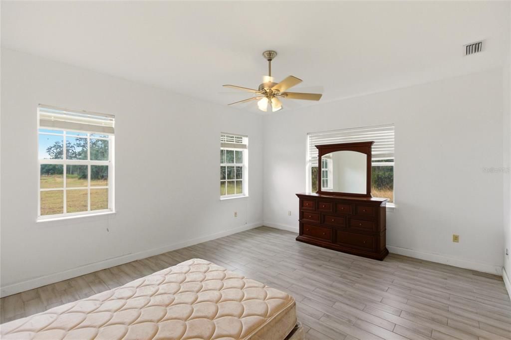 For Sale: $480,000 (3 beds, 2 baths, 2823 Square Feet)