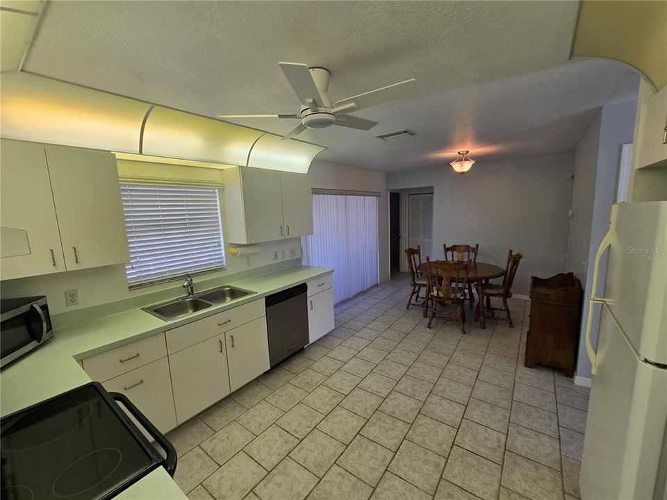 На продажу: $269,900 (3 спален, 2 ванн, 1480 Квадратных фут)