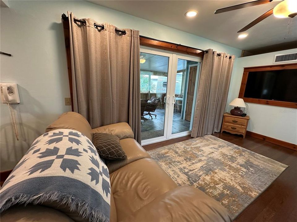 For Rent: $2,250 (2 beds, 2 baths, 732 Square Feet)